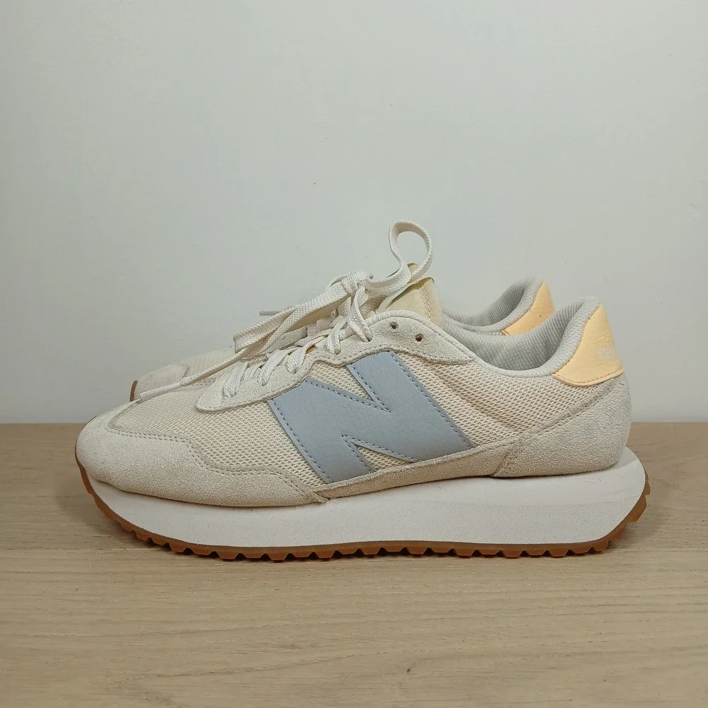 New Balance 237 Sneakers Womens 7.5 Cream Gray Suede Mesh Retro Platform Runner